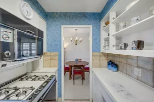 7 Chateaux Cir, Scarsdale, NY 10583 - Photo 11