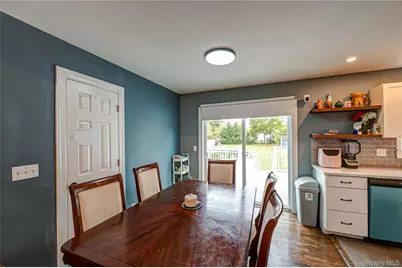 30 Fairway Avenue, Riverhead, NY 11901 - Photo 5