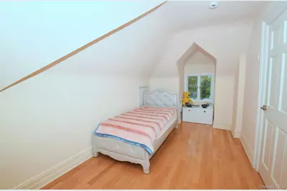 110 82nd Avenue, Kew Gardens, NY 11415 - Photo 37