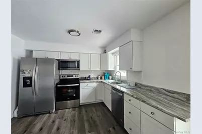 31 Brookhaven Drive, Rocky Point, NY 11778 - Photo 5