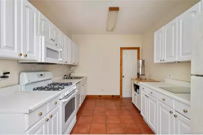 32 Hicks Lane, Old Westbury, NY 11568 - Photo 25