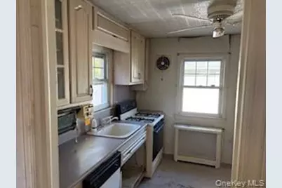 163 Massachusetts Avenue, Massapequa, NY 11758 - Photo 9