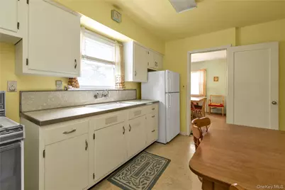 207 Motley Street, Valley Stream, NY 11580 - Photo 7