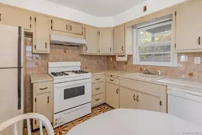 64 Woodycrest Avenue, Yonkers, NY 10701 - Photo 11