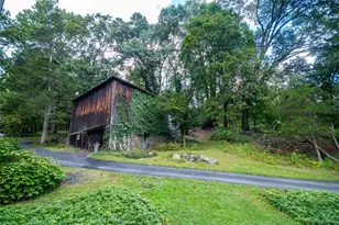 310 Oak Ln, Newburgh, NY 12550 - Photo 11