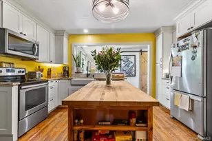 310 Oak Ln, Newburgh, NY 12550 - Photo 11