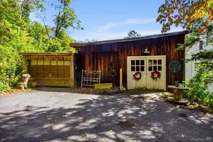 310 Oak Ln, Newburgh, NY 12550 - Photo 5