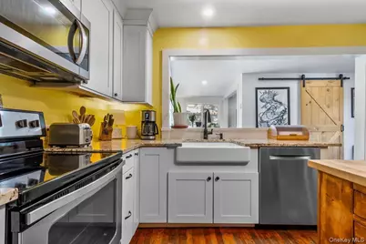 310 Oak Lane, Newburgh, NY 12550 - Photo 9