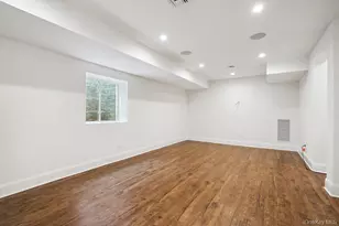 46 Plainview Rd, Woodbury, NY 11797 - Photo 37