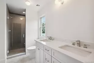 46 Plainview Rd, Woodbury, NY 11797 - Photo 31