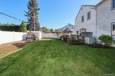 81 Ward Street, Westbury, NY 11590 - Photo 33