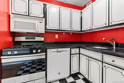 470 Halstead Avenue #6V, Harrison, NY 10528 - Photo 17