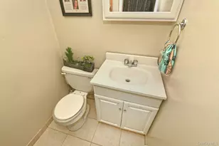 115 Old Farmingdale Rd, West Babylon, NY 11704 - Photo 15