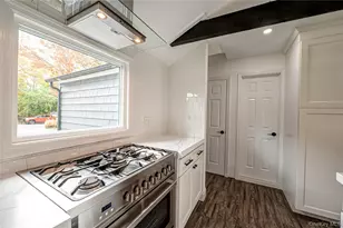 39 Lynncliff Rd, Hampton Bays, NY 11946 - Photo 11