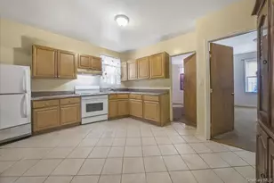 760 E 221st St, Bronx, NY 10467 - Photo 25