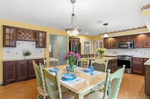 15 Arbor Ct, Bohemia, NY 11716 - Photo 9