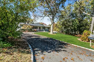 34 Winston Dr, Smithtown, NY 11787 - Photo 3