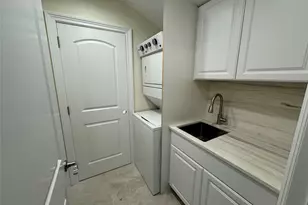 7 Mercadante Pl, Glen Cove, NY 11542 - Photo 9