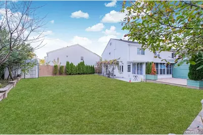 18 Atmore Place, New York, NY 10306 - Photo 11