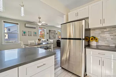 48 Farmers Avenue, Lindenhurst, NY 11757 - Photo 15