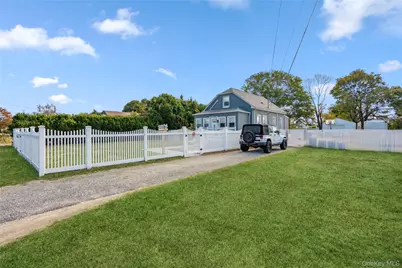48 Farmers Avenue, Lindenhurst, NY 11757 - Photo 3