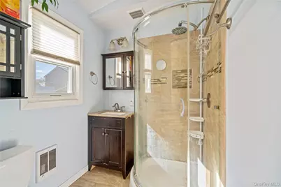 48 Farmers Avenue, Lindenhurst, NY 11757 - Photo 17