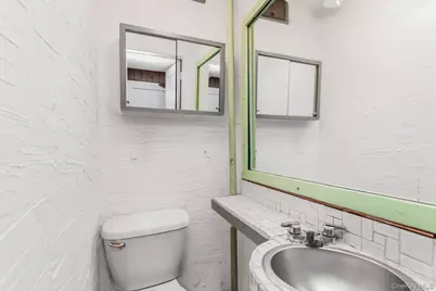 88 Parkway North, Yonkers, NY 10704 - Photo 7