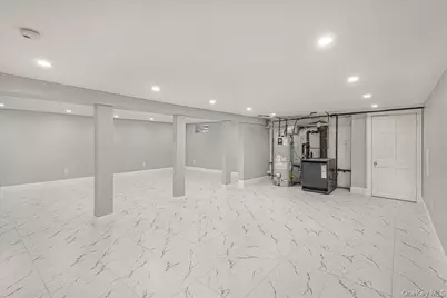 327 N Forest Avenue, Rockville Centre, NY 11570 - Photo 15