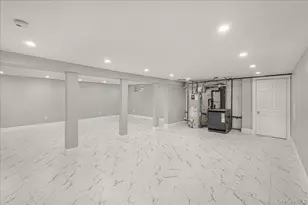 327 N Forest Ave, Rockville Centre, NY 11570 - Photo 15