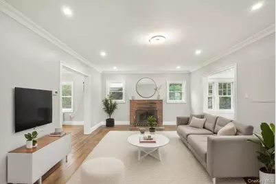 327 N Forest Avenue, Rockville Centre, NY 11570 - Photo 5