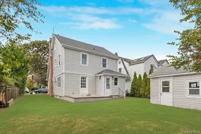 327 N Forest Avenue, Rockville Centre, NY 11570 - Photo 27