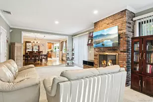 38 Colonial Dr, Huntington, NY 11743 - Photo 11