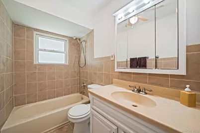 112 Cleveland Street, Bay Shore, NY 11706 - Photo 7