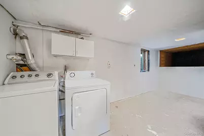 112 Cleveland Street, Bay Shore, NY 11706 - Photo 15