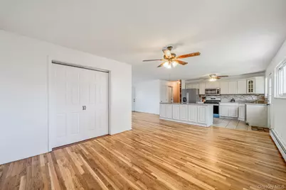 112 Cleveland Street, Bay Shore, NY 11706 - Photo 5