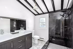 33 Dock Dr, Freeport, NY 11520 - Photo 15