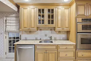 7 Judith St, Plainview, NY 11803 - Photo 17