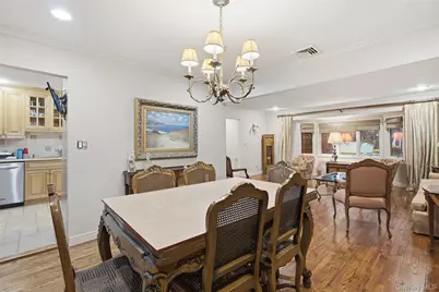 7 Judith Street, Plainview, NY 11803 - Photo 15