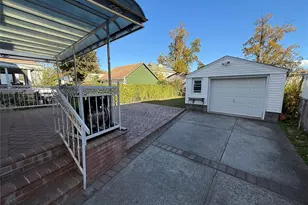 136-29 220th Pl 220th Pl, Springfield Gardens, NY 11413 - Photo 7