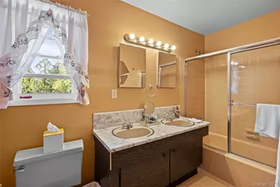 461 N Newbridge Road, Levittown, NY 11756 - Photo 27