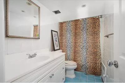 146 Caroline Avenue, Garden City South, NY 11530 - Photo 21