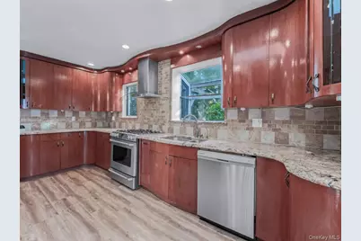 14 Nirvana Avenue, Great Neck, NY 11023 - Photo 9