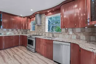 14 Nirvana Ave, Great Neck, NY 11023 - Photo 9