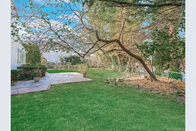 14 Nirvana Avenue, Great Neck, NY 11023 - Photo 23