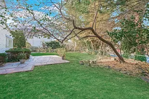 14 Nirvana Ave, Great Neck, NY 11023 - Photo 23