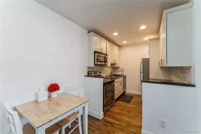 4 Windermere Place #6, Rockville Centre, NY 11570 - Photo 7