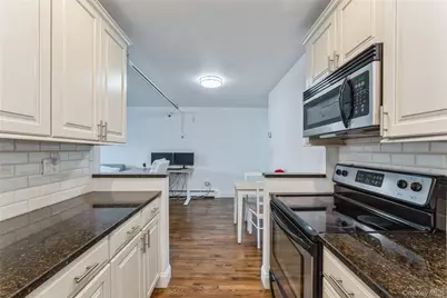 4 Windermere Place #6, Rockville Centre, NY 11570 - Photo 9