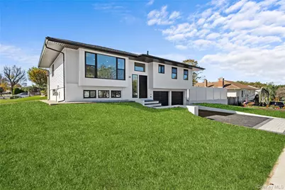 20 Briarwood Lane, Plainview, NY 11803 - Photo 3