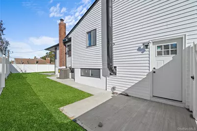 20 Briarwood Lane, Plainview, NY 11803 - Photo 35