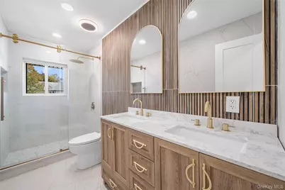 20 Briarwood Lane, Plainview, NY 11803 - Photo 21